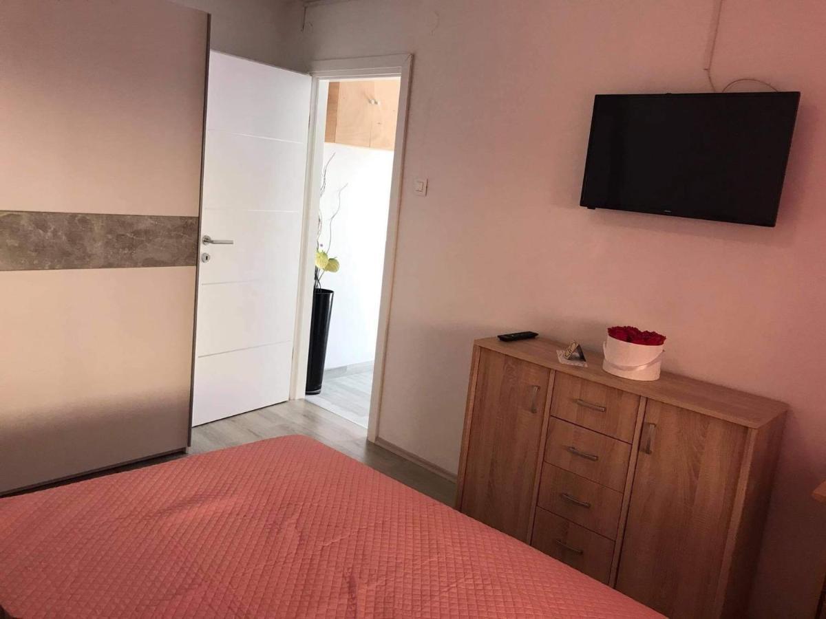 Apartment Jonas Rovigno Esterno foto