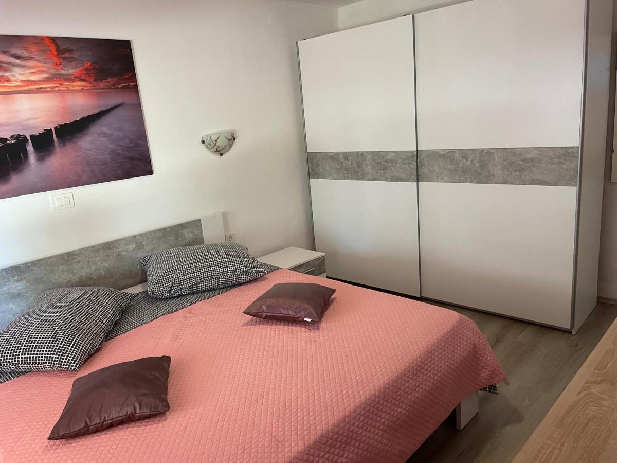 Apartment Jonas Rovigno Esterno foto
